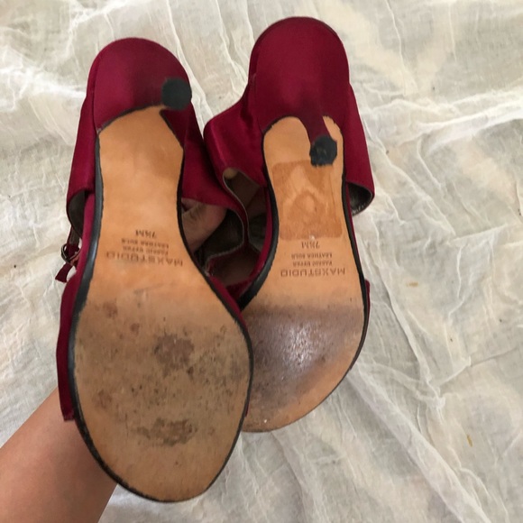Deep red satin heels - Picture 2 of 5
